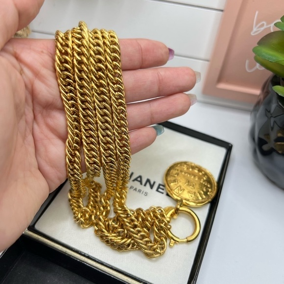 CHANEL Vintage '31 Rue Cambon Medallion 24K Pendant Necklace - Picture 3 of 8